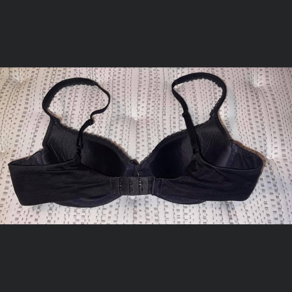 Victoria Secret - Picture 2 of 2